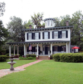 1872 Denham Inn